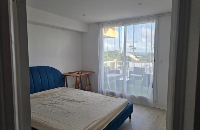 Belle villa récente T5 meublée avec piscine et vue mer