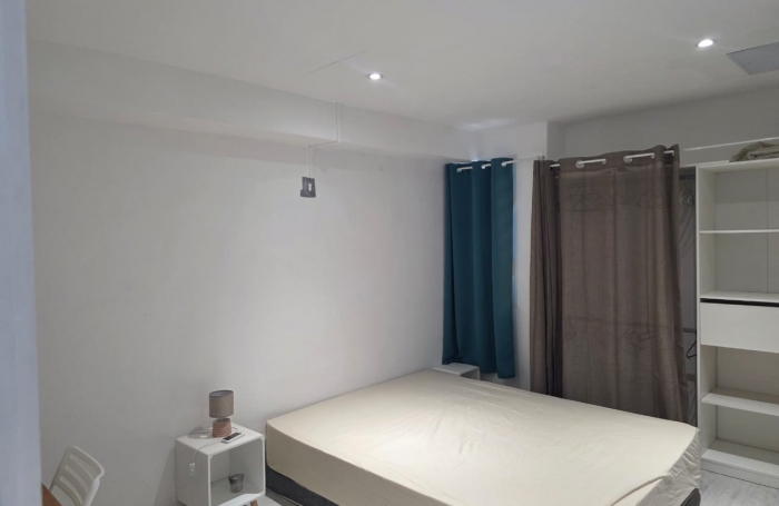 Belle villa récente T5 meublée avec piscine et vue mer