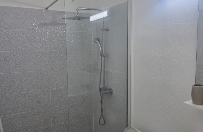 Belle villa récente T5 meublée avec piscine et vue mer