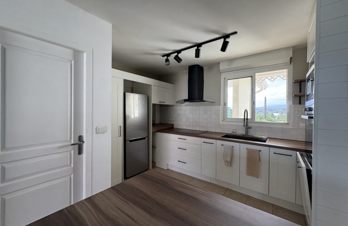 BEL APPARTEMENT T3 MEUBLE VUE MER + PISCINE