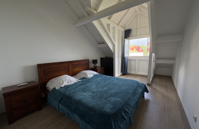 BEL APPARTEMENT T3 MEUBLE VUE MER + PISCINE