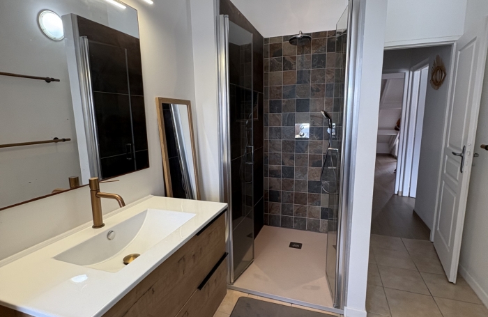 BEL APPARTEMENT T3 MEUBLE VUE MER + PISCINE