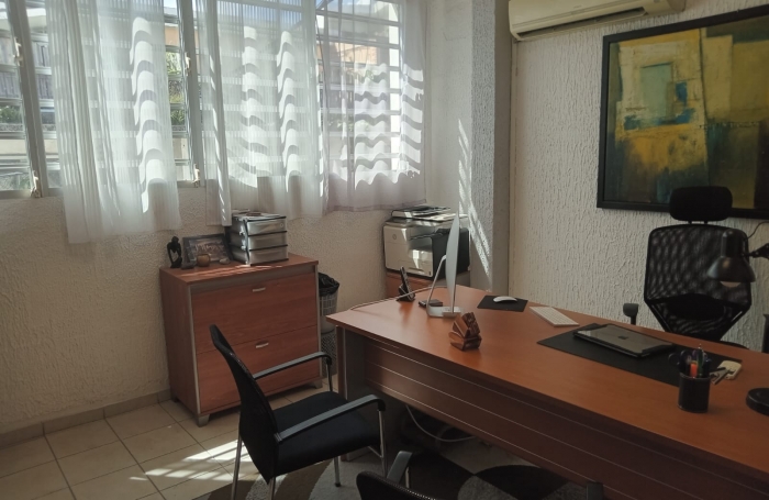 Location Local commercial 97110