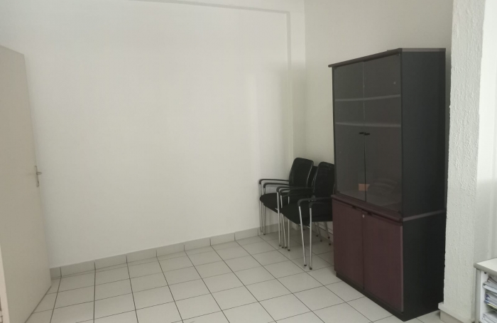 LOCAL PROFESSIONNEL - 97110 POINTE À PITRE