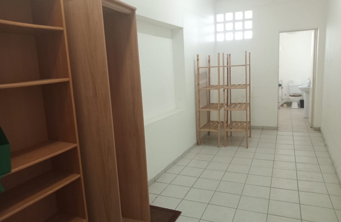 LOCAL PROFESSIONNEL - 97110 POINTE À PITRE