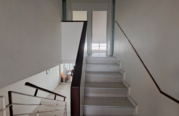 À louer : Charmant Duplex meublé  Centre-ville de Basse-Terre