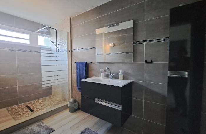 À louer : Charmant Duplex meublé  Centre-ville de Basse-Terre