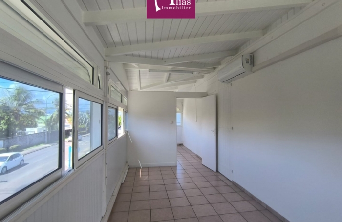 Location Local commercial 97122