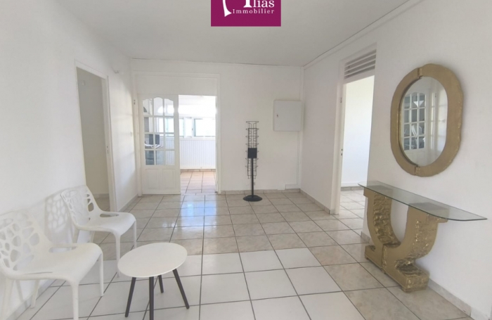 &Agrave; louer - Local professionnel 7 m2   Baie-Mahault   Proche Destreland