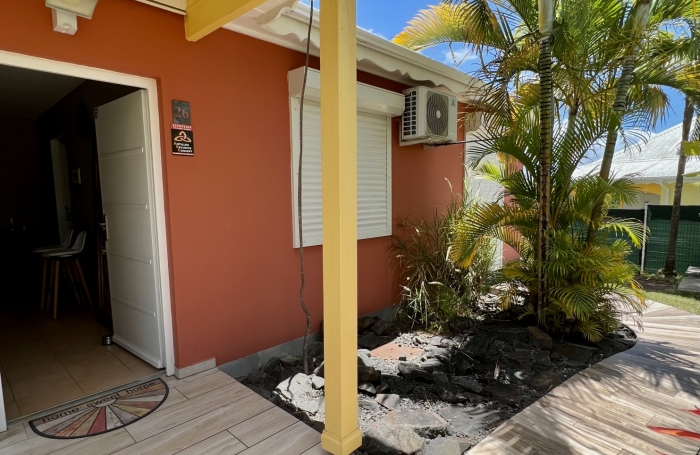 VILLA T4 MEUBLEE AVEC PISCINE PETIT BOURG