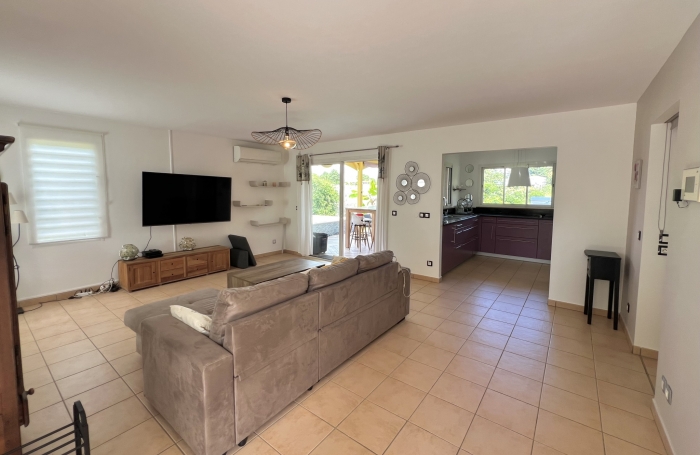 VILLA T4 MEUBLEE AVEC PISCINE PETIT BOURG