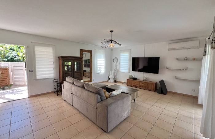 VILLA T4 MEUBLEE AVEC PISCINE PETIT BOURG