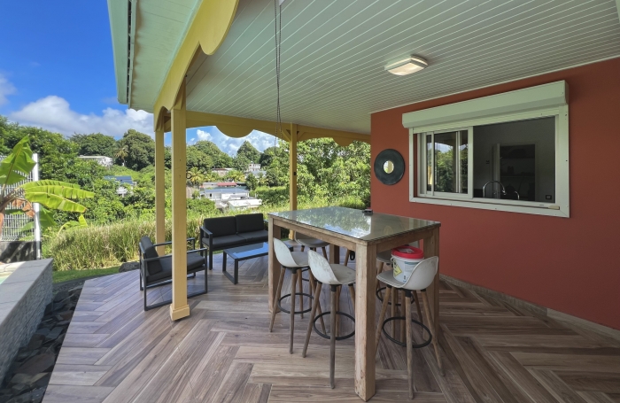 VILLA T4 MEUBLEE AVEC PISCINE PETIT BOURG