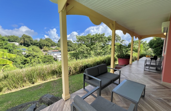 VILLA T4 MEUBLEE AVEC PISCINE PETIT BOURG