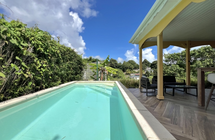 VILLA T4 MEUBLEE AVEC PISCINE PETIT BOURG