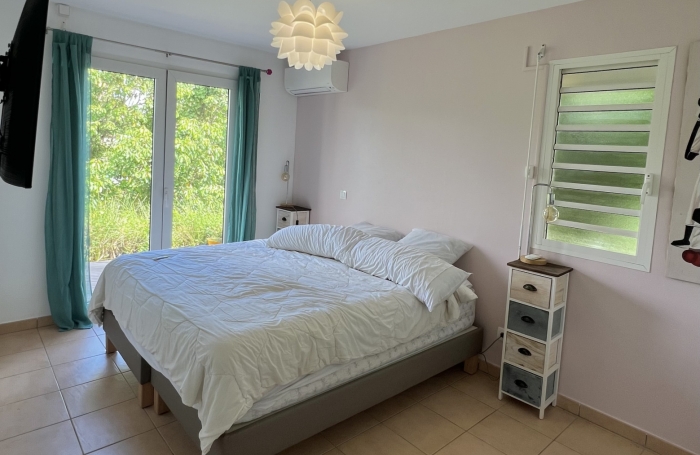 VILLA T4 MEUBLEE AVEC PISCINE PETIT BOURG