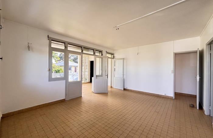 Maison individuelle trois chambres - LONGFORT Immobilier