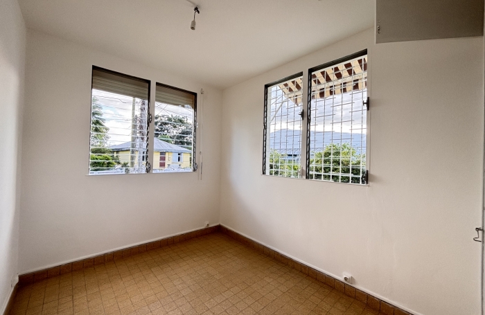 Maison individuelle trois chambres - LONGFORT Immobilier