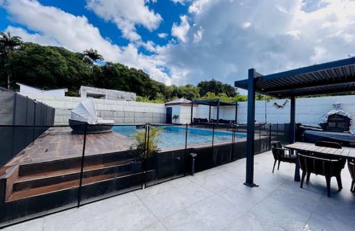 Location Maison 192.91m&sup2; 7 pi&#232;ces Baie Mahault