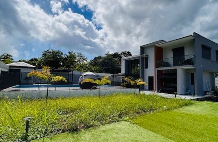 Location Maison 192.91m&sup2; 7 pi&#232;ces Baie Mahault