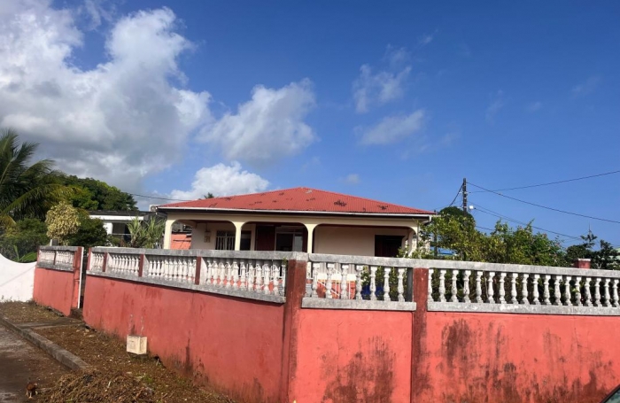 Vente Maison 100m&sup2; 5 pi&#232;ces Baie Mahault