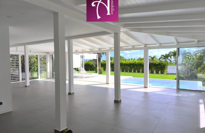 Location Villa F4 avec piscine &agrave; d&eacute;bordement Capesterre-Belle-Eau
