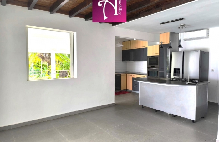 Location Villa F4 avec piscine &agrave; d&eacute;bordement Capesterre-Belle-Eau