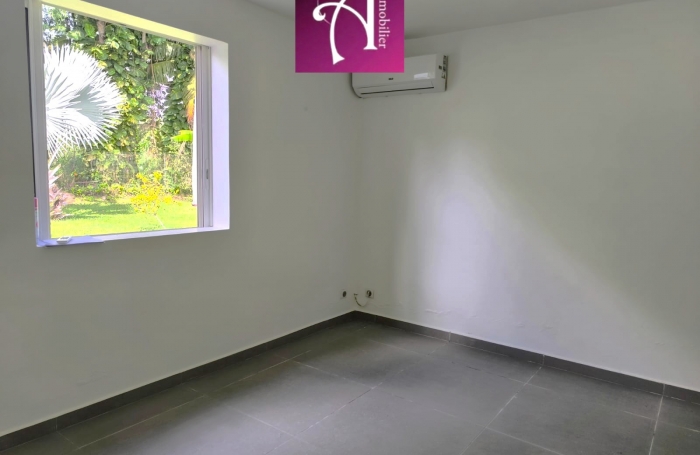 Location Villa F4 avec piscine &agrave; d&eacute;bordement Capesterre-Belle-Eau