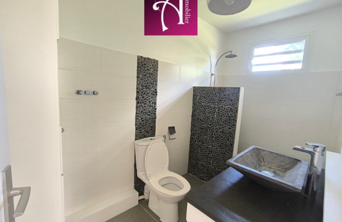 Location Villa F4 avec piscine &agrave; d&eacute;bordement Capesterre-Belle-Eau