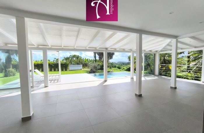 Location Villa F4 avec piscine &agrave; d&eacute;bordement Capesterre-Belle-Eau