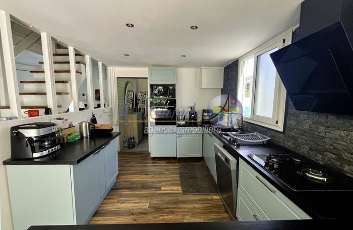 Maison individuelle de type 4 pièces avec piscine sans-vis-à-vis   Lotissement Calme