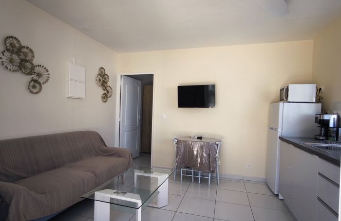 Appartement T2 meubl&eacute; dans r&eacute;sidence avec piscine, toutes charges comprises