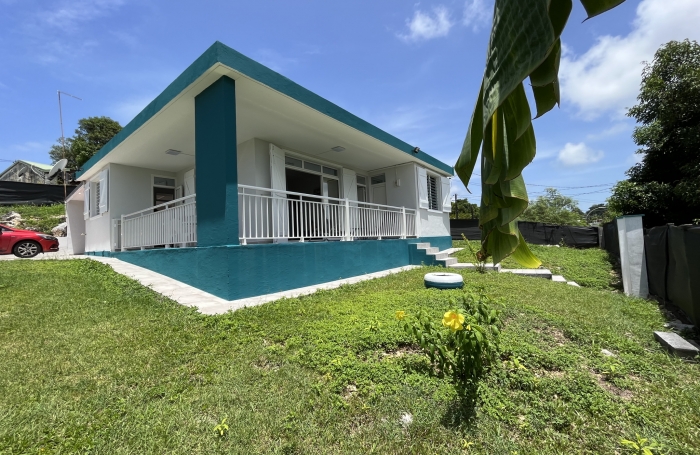 Maison individuelle trois pièces - LONGFORT IMMOBILIER