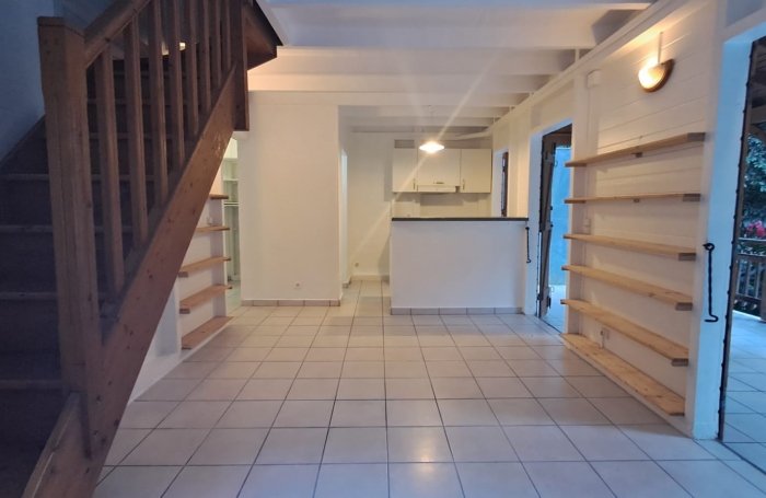 Charmante maison bois individuelle sans vis-&agrave;-vis &agrave; Bouillante (secteur Pigeon)