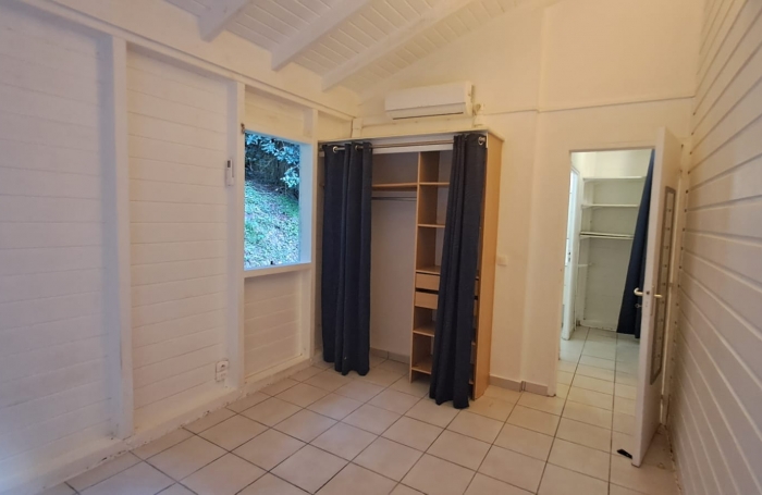 Charmante maison bois individuelle sans vis-&agrave;-vis &agrave; Bouillante (secteur Pigeon)