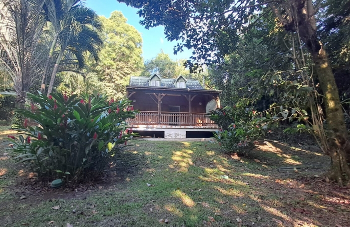 Charmante maison bois individuelle sans vis-&agrave;-vis &agrave; Bouillante (secteur Pigeon)