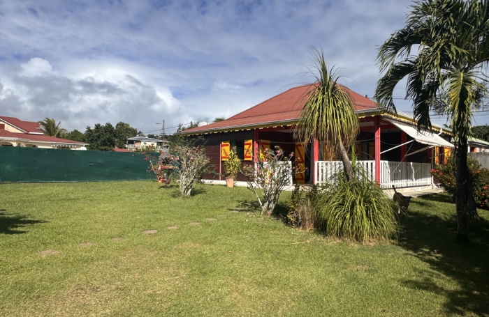 Villa de plain pied &agrave; Capesterre-Belle-Eau avec Longfort Immobilier