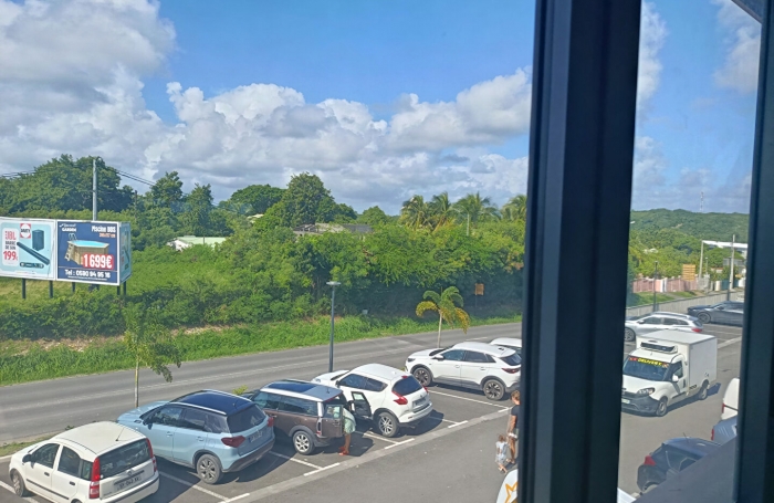 Location Divers 319m&sup2; Saint Fran&ccedil;ois