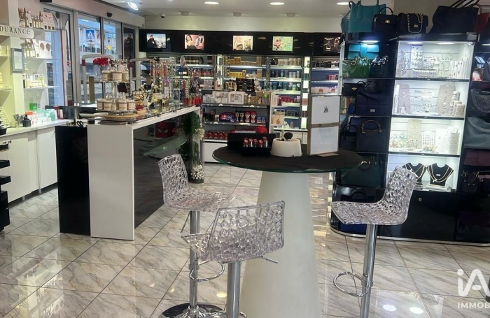 Vente Local commercial 102m&sup2; Baie Mahault