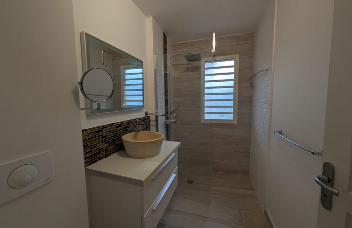 VILLA F4 MEUBLE AVEC PISCINE