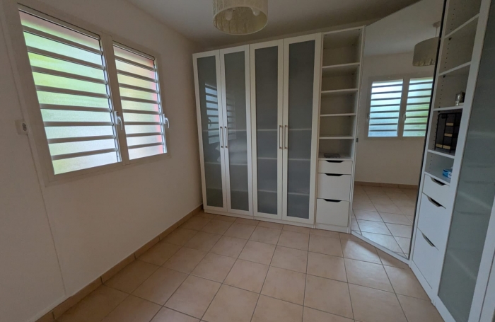 VILLA F4 MEUBLE AVEC PISCINE