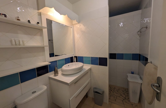 VILLA F4 MEUBLE AVEC PISCINE