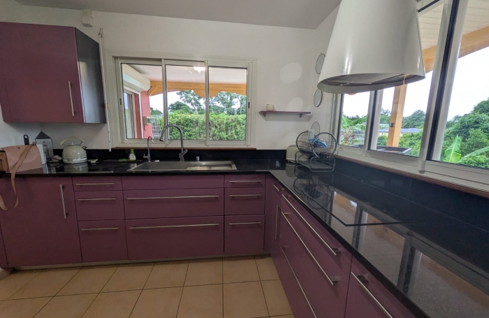 VILLA F4 MEUBLE AVEC PISCINE