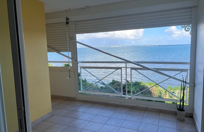 &Agrave; LOUER   Appartement T2 avec terrasse et vue mer   Petit-Bourg