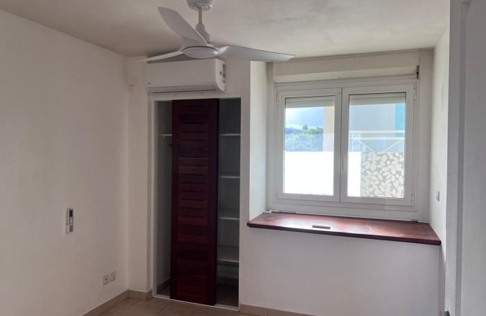 &Agrave; LOUER   Appartement T2 avec terrasse et vue mer   Petit-Bourg