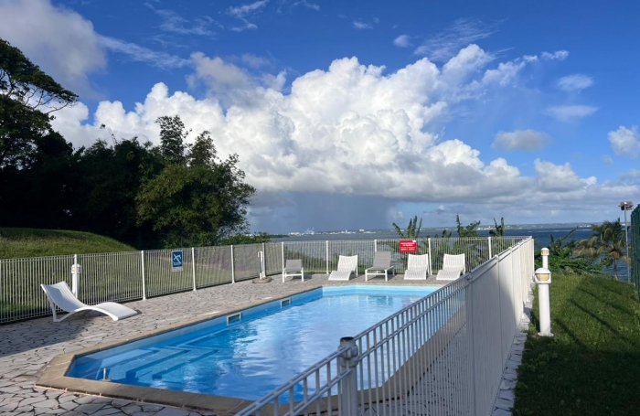 &Agrave; LOUER   Appartement T2 avec terrasse et vue mer   Petit-Bourg