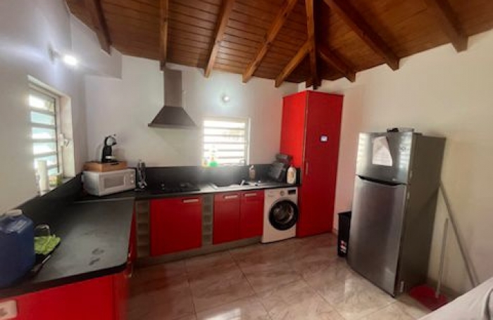 &Agrave; louer - Villa F3 totalement autonome   Le Moule   1 600 &euro; / mois