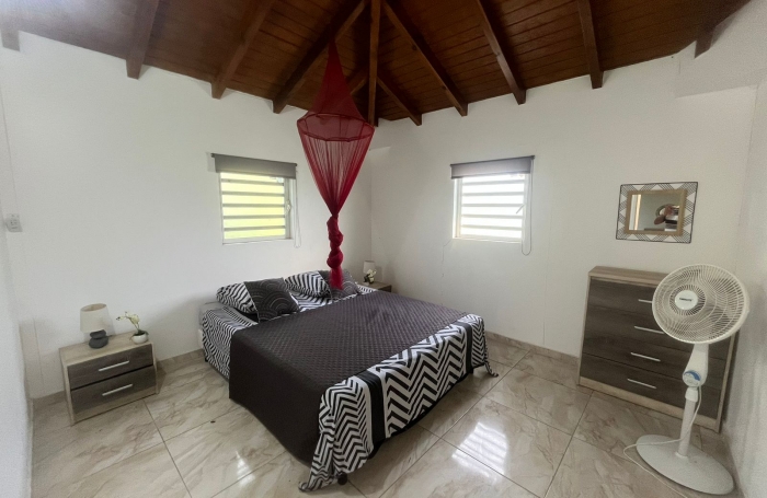 &Agrave; louer - Villa F3 totalement autonome   Le Moule   1 600 &euro; / mois