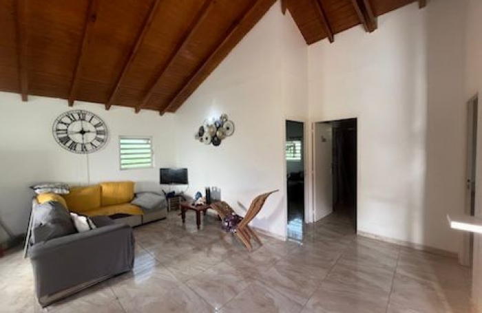 &Agrave; louer - Villa F3 totalement autonome   Le Moule   1 600 &euro; / mois