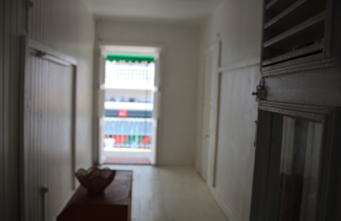 &Agrave; Basse-Terre, vaste  appartement T3  &agrave; louer avec balcon ,  VASTE TERRASSE ET VASTE SALON